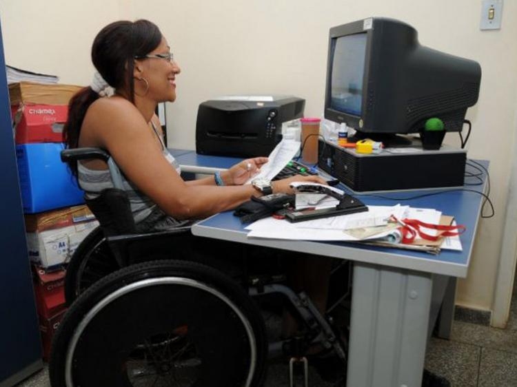 Bolsonaro quer obrigar pessoas com deficiência a trabalhar mais 15 anos