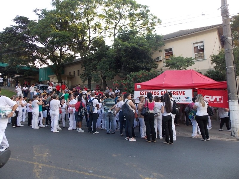 Contra o assédio moral e falta de funcionários no São José, sindicato promove dia de luta
