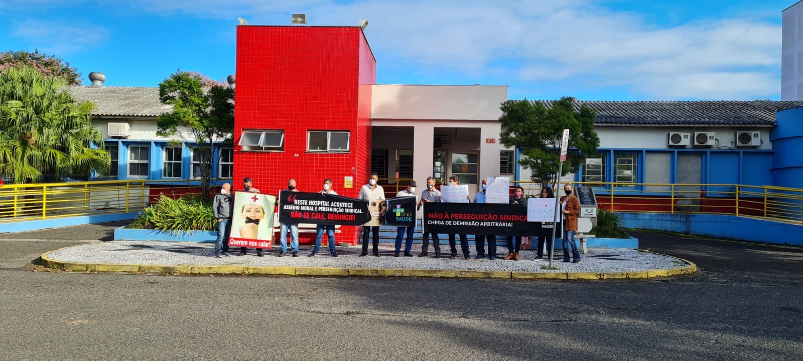 Trabalhadores do Hospital  Materno Infantil Santa Catarina protestam em Criciúma contra perseguição sindical