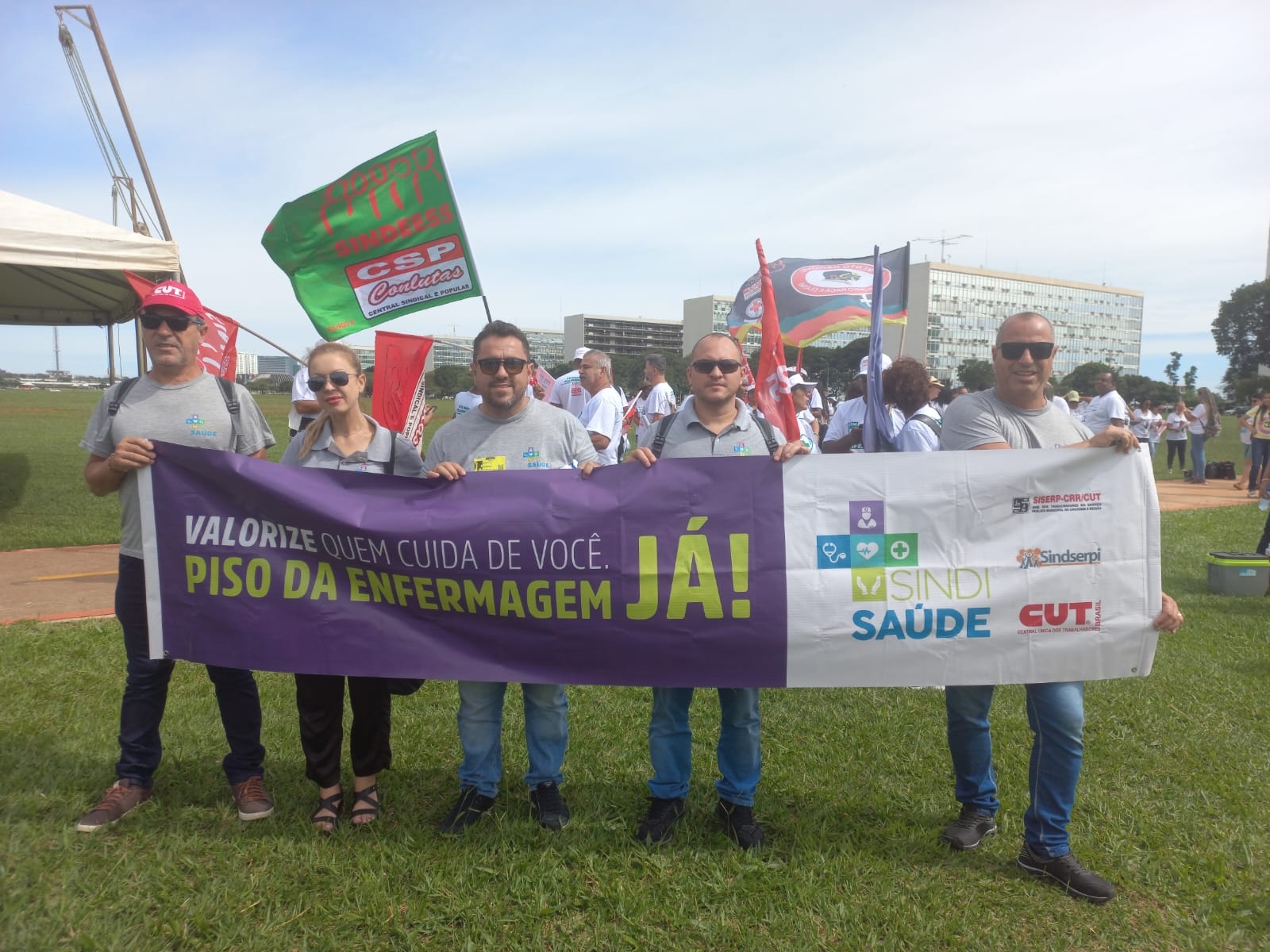 Sindisaúde Criciúma presente no Ato em defesa do Piso da Enfermagem nesta quarta-feira, em Brasília